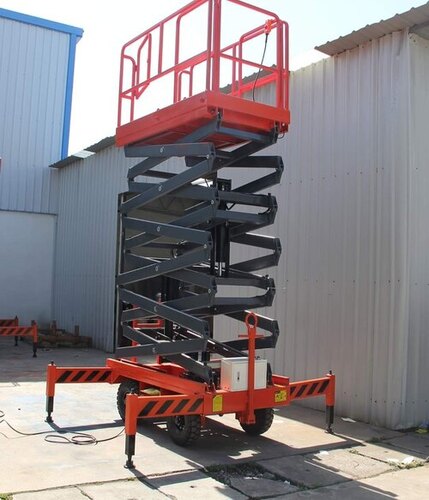 Scissor Lift Self Propelled - Attributes: Durable