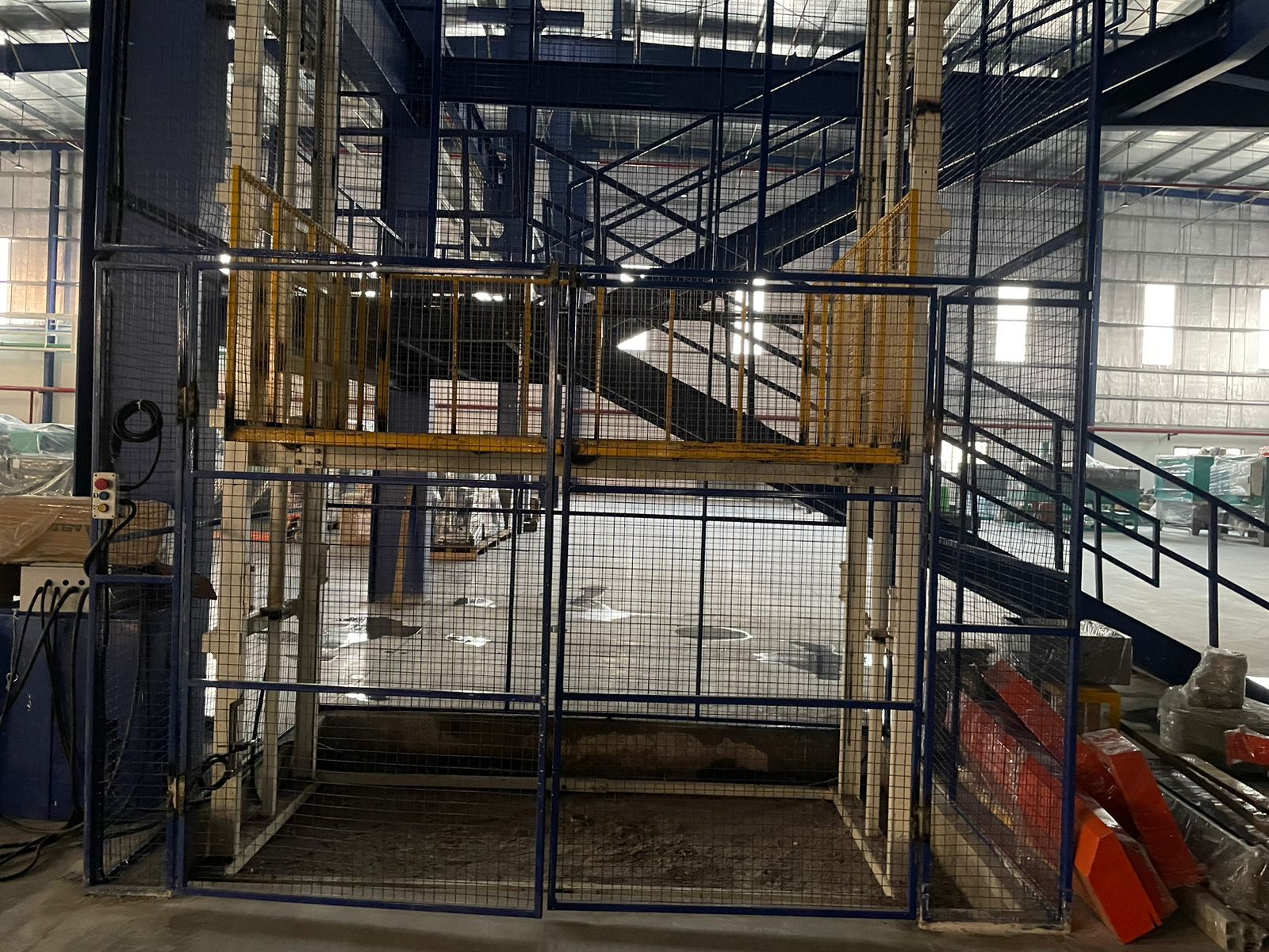 Hydraulic Goods Lift - Ms, 12 Floors, 40 Feet Maximum Height | 5000 Kg Load Capacity, Remote Control, Scissor Mechanism, 3 M/min Speed